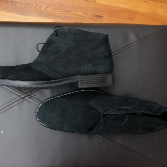 Donald Pinder Suede Chukka